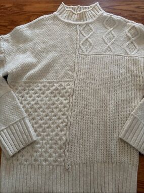 Classic Cream Patchwork Cable Turtleneck Sweater American eagle super soft